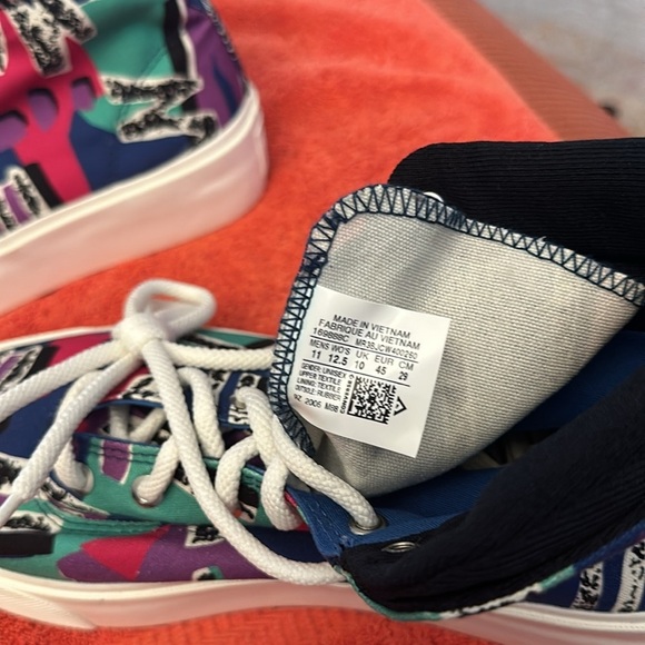 Men’s Converse Multiple Color Sneakers - Picture 6 of 8